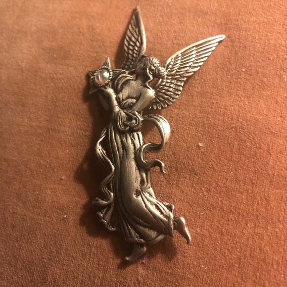๐Vintage JJ Angel Pin - 791 $30 or $25 w/offer - Picture 1 of 3